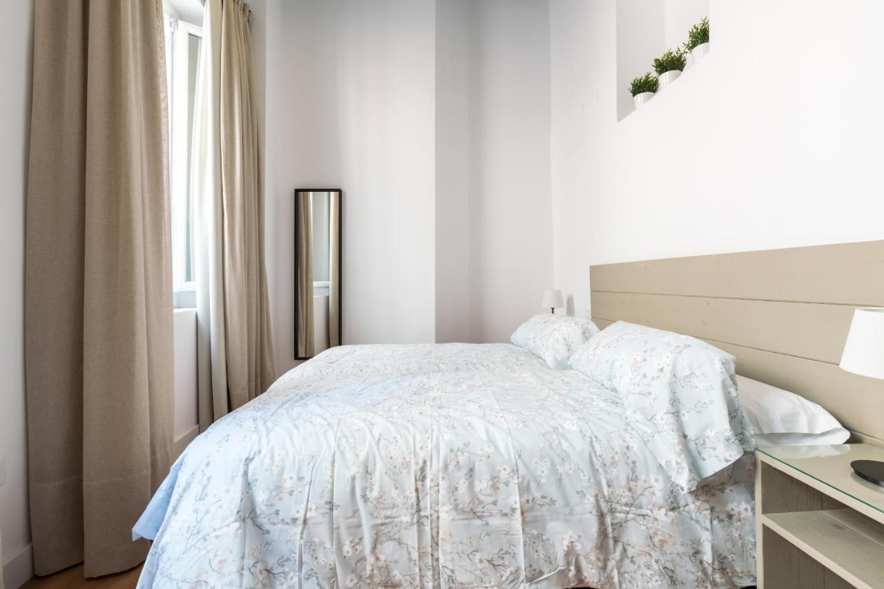 Apartamentos Leoncillos Seville Luaran gambar