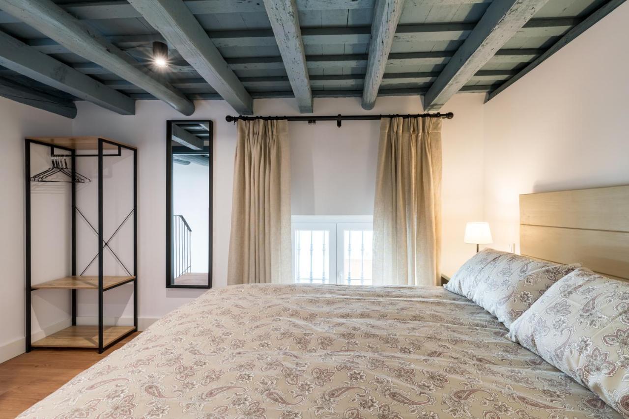Apartamentos Leoncillos Seville Luaran gambar
