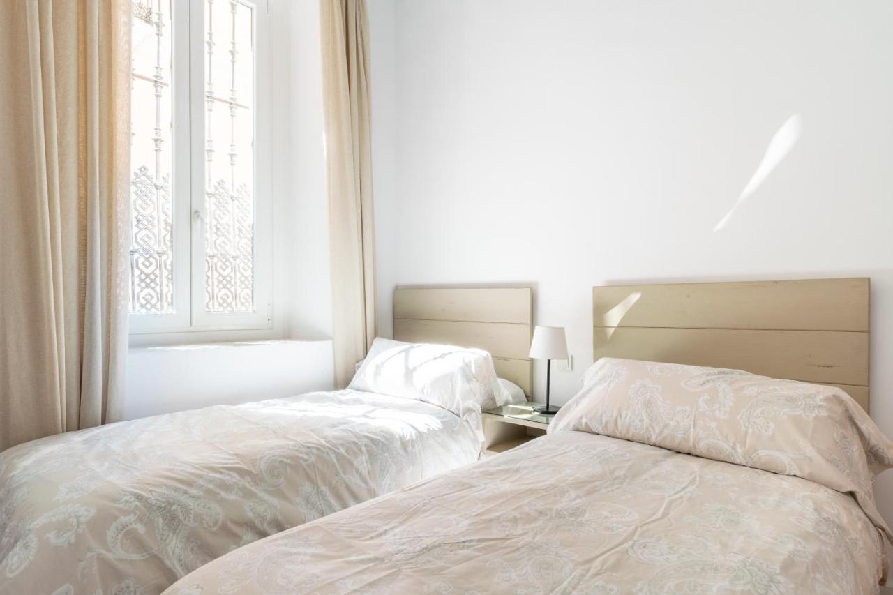 Apartamentos Leoncillos Seville Luaran gambar