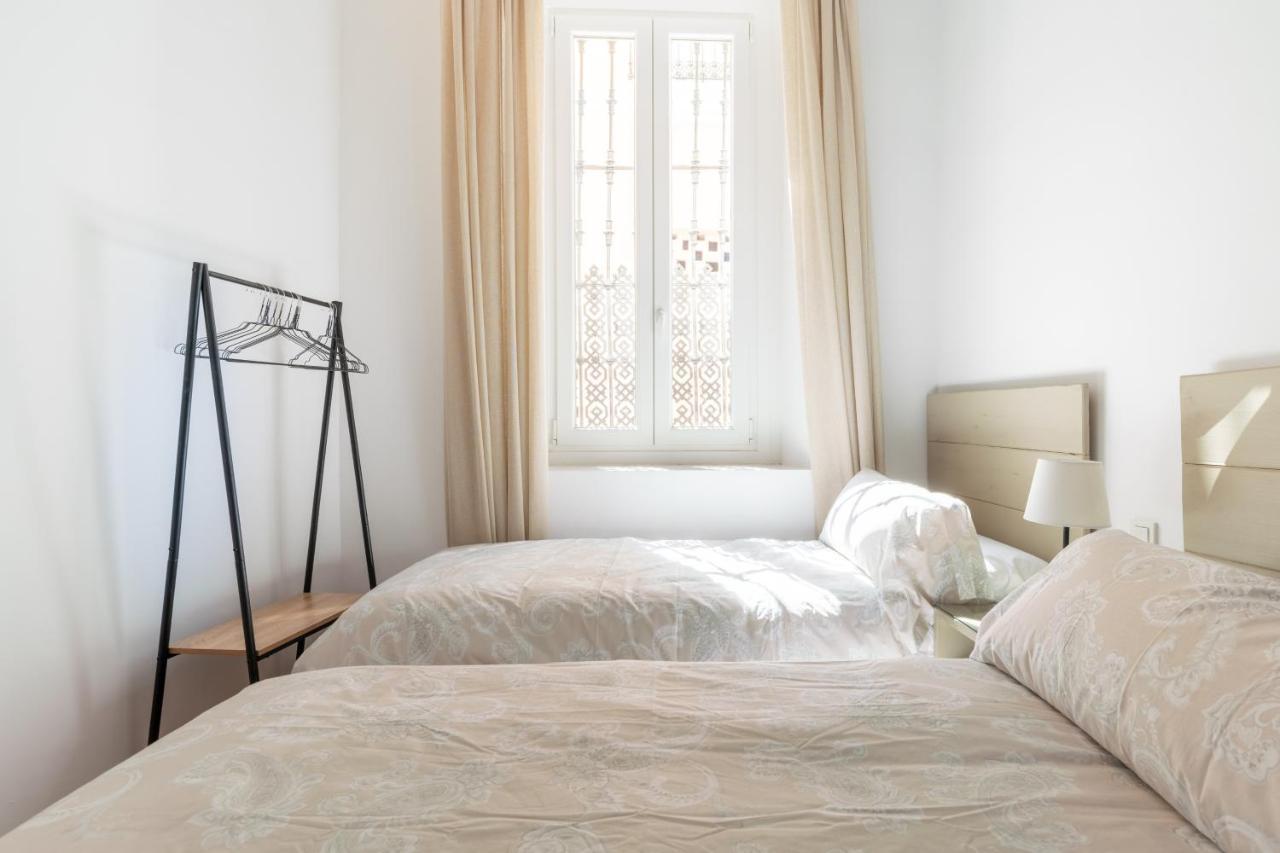 Apartamentos Leoncillos Seville Luaran gambar