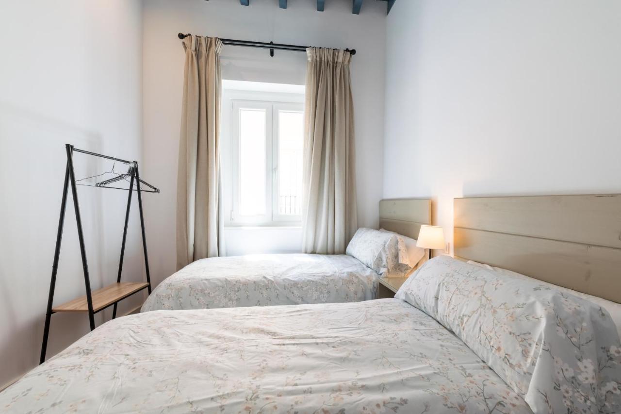 Apartamentos Leoncillos Seville Luaran gambar